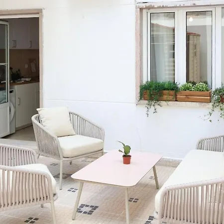 Apartamento Lovely In The With Terrace