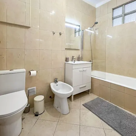 Apartment Lovely In The With Terrace Lissabon